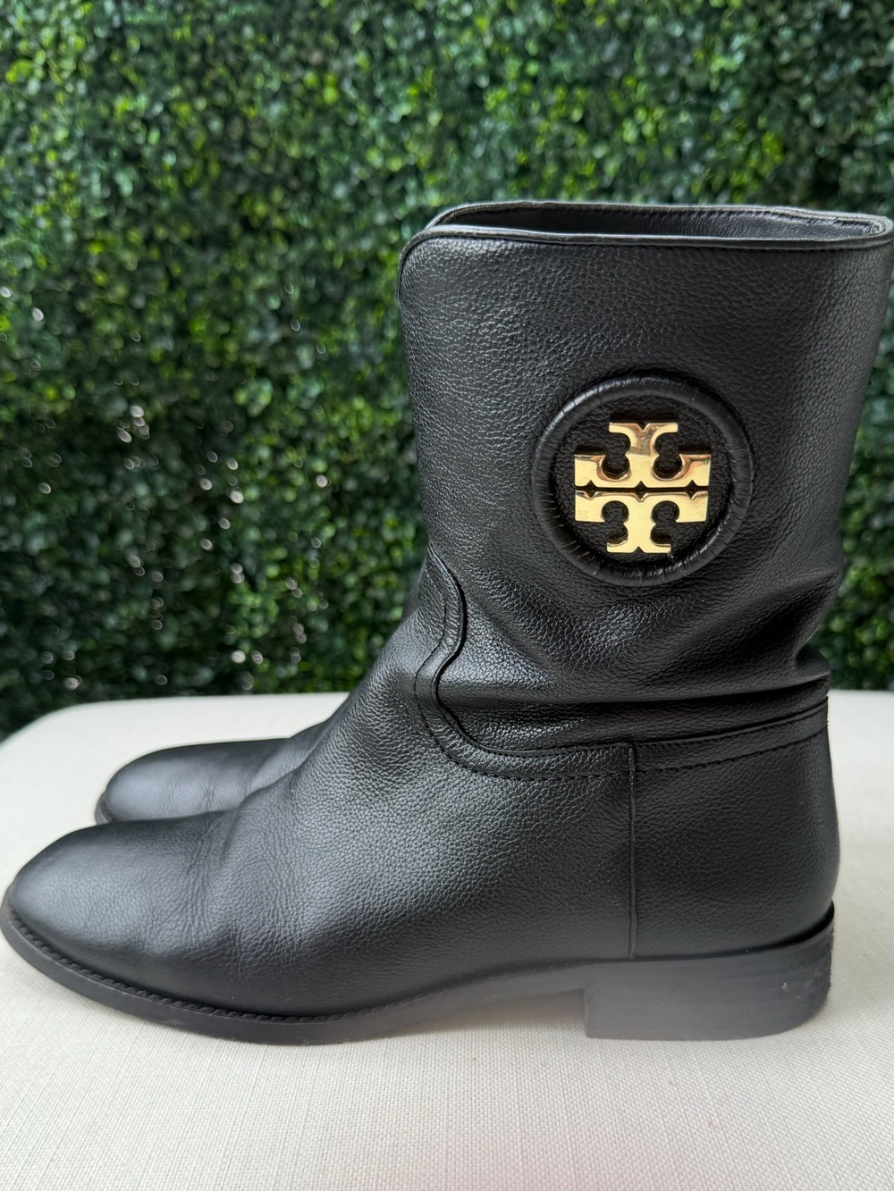 GUC Tory Burch Hallie Black Leather Mid-Calf Logo Boot with Gold Emblem Size 9 - Picture 3 of 9